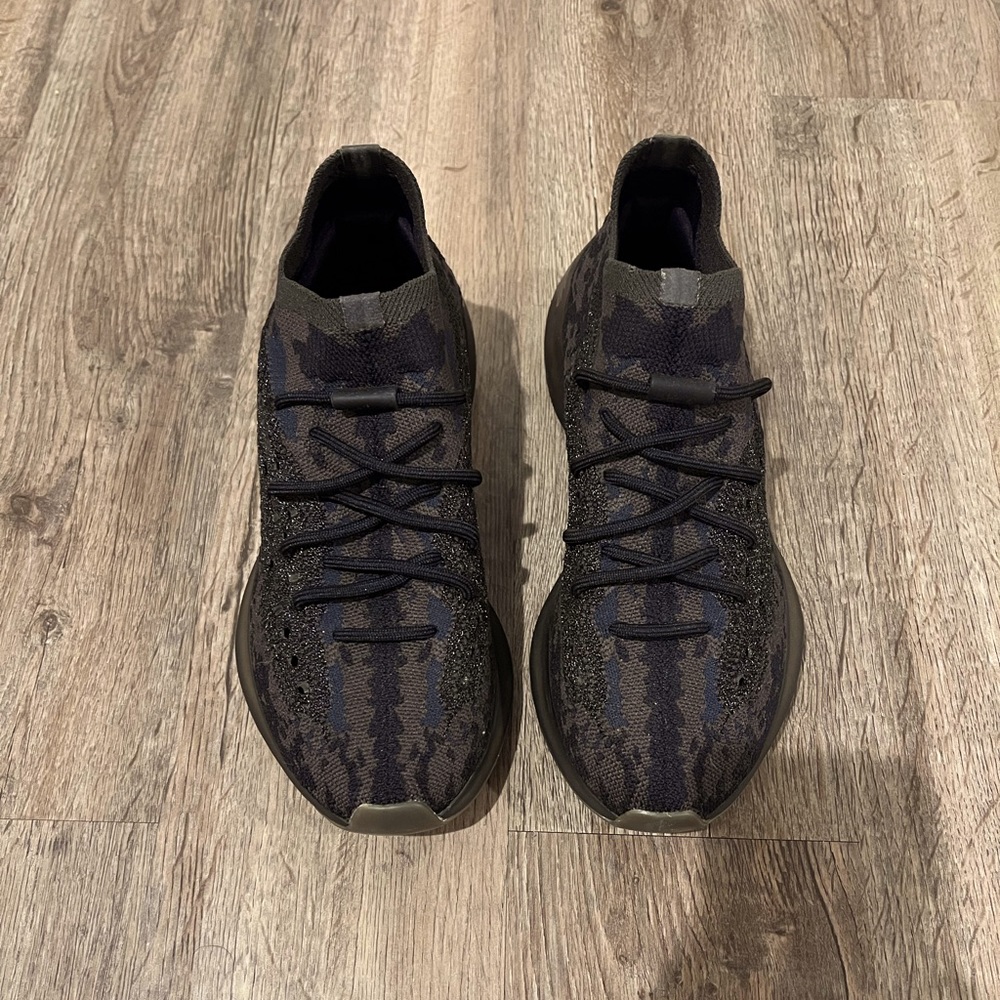 adidas Yeezy Boost 380 Onyx Low Top Sneakers
Black animal Print Lace-Up Closure